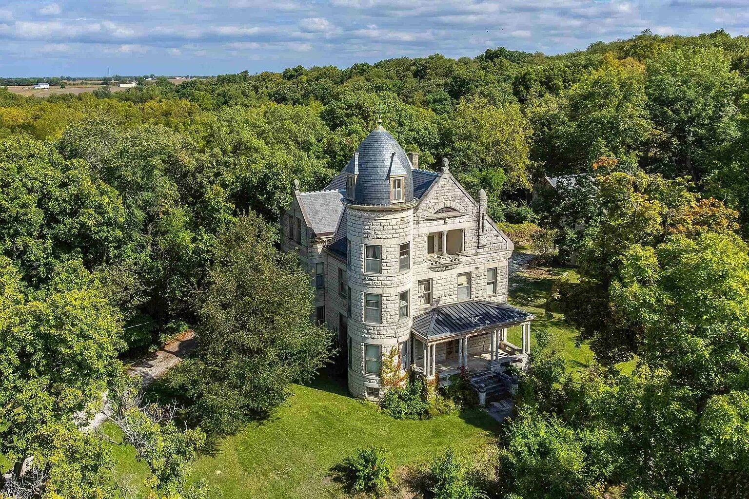 Yes, Illinois has real castles here’s how to tour them